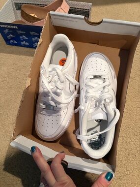 NEW boys 5.5 White Low-Top Nike AF1 Sneakers (fits women 7/7.5)